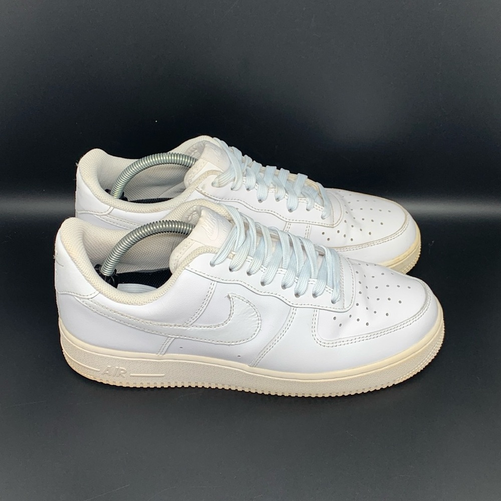 Nike Air‎ Force 1’s ‘07 Triple White Shoes Men’s Sz 9.5